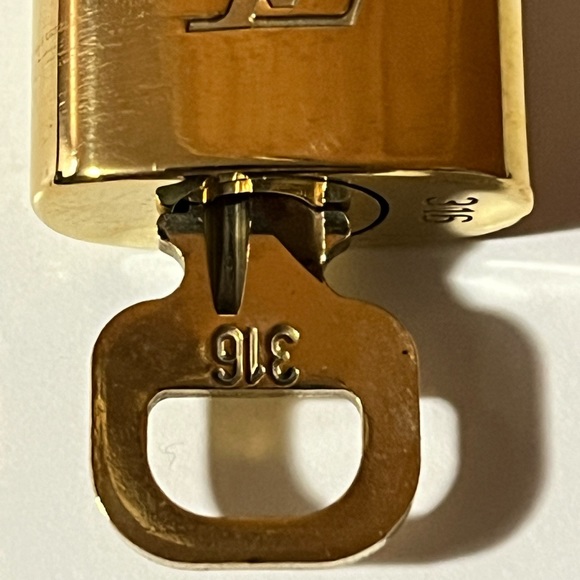 Louis Vuitton, LV Lock & Key. # 316. - Picture 6 of 6